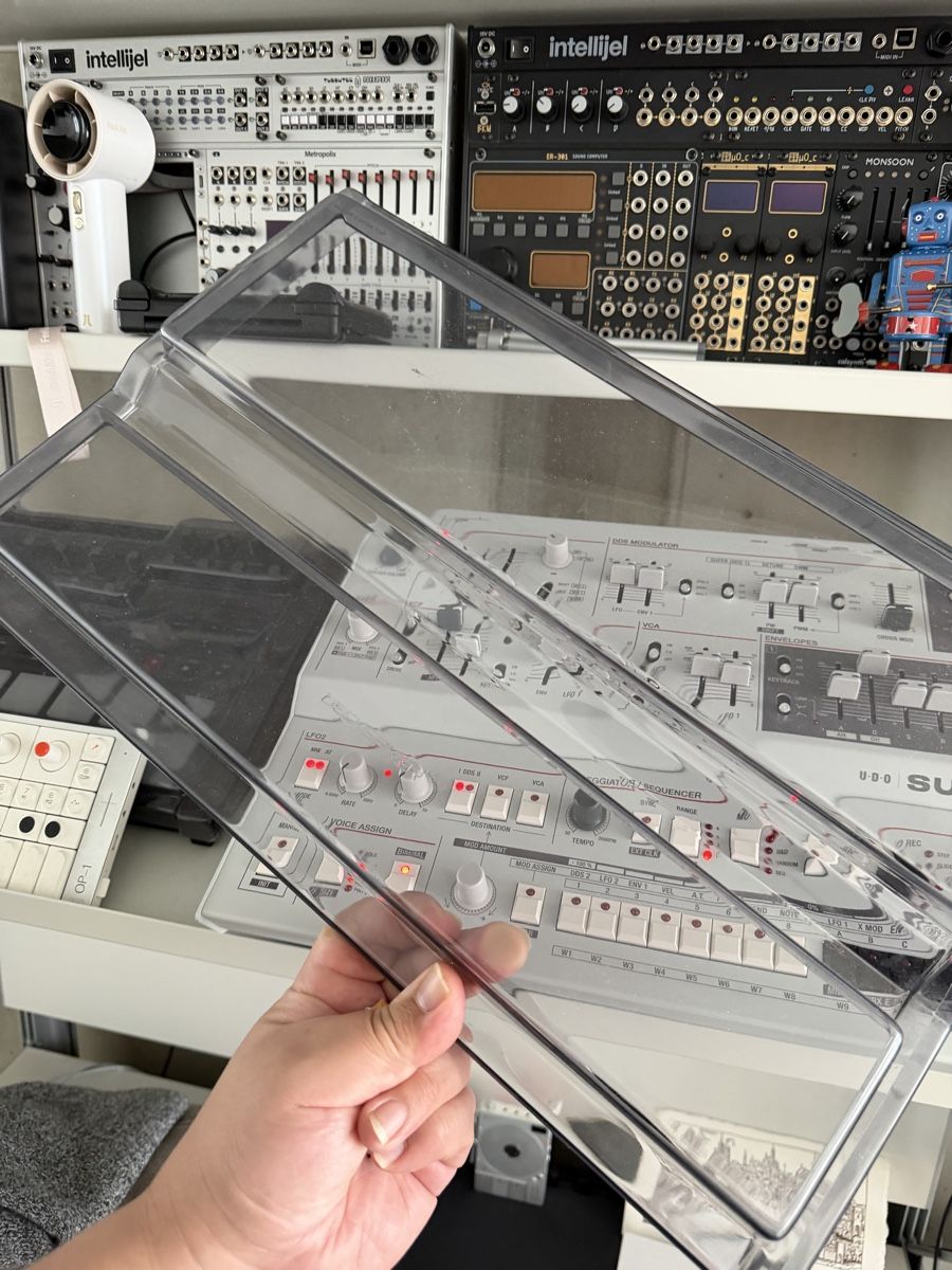 Strumenti musicali: UDO Audio Super 6 Polyphonic Synthesizer mit Deckel – Usato da Basel venduto da jor_8dh5 4