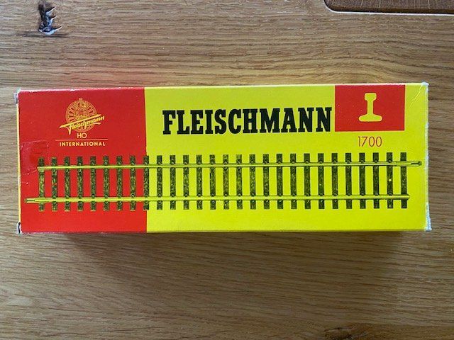 Fleischmann Modellini di ferrovie: Fleischmann 1700 H0 Gleise gerade 20 Stück – Usato da Adelboden venduto da diana_ch