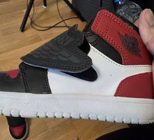 Markenturnschuhe gr. 30