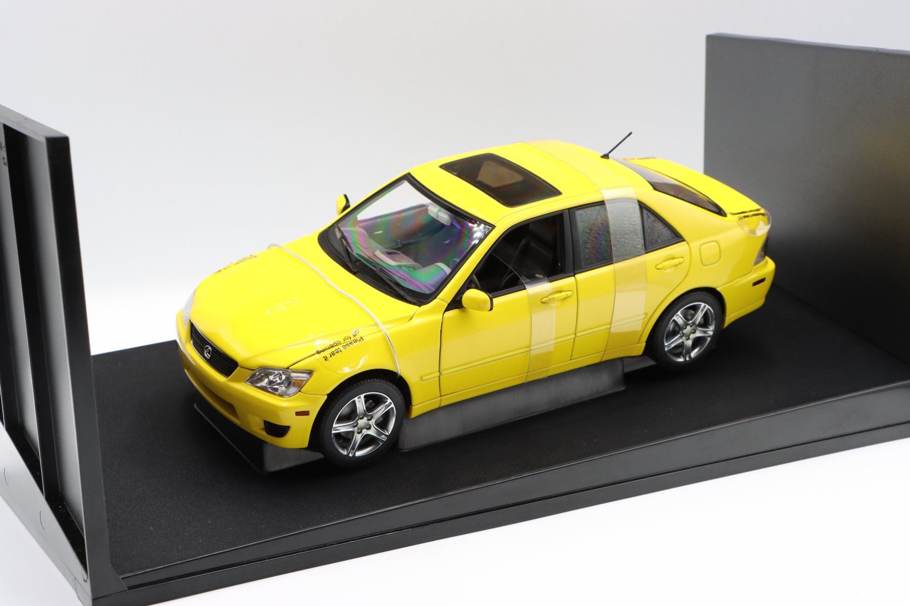 Lexus Modellini d'auto: Lexus IS300 2002 1:18 AutoArt – Nuovo e nell'imballaggio originale da Bühl b.Aarberg venduto da modelldiecast 3