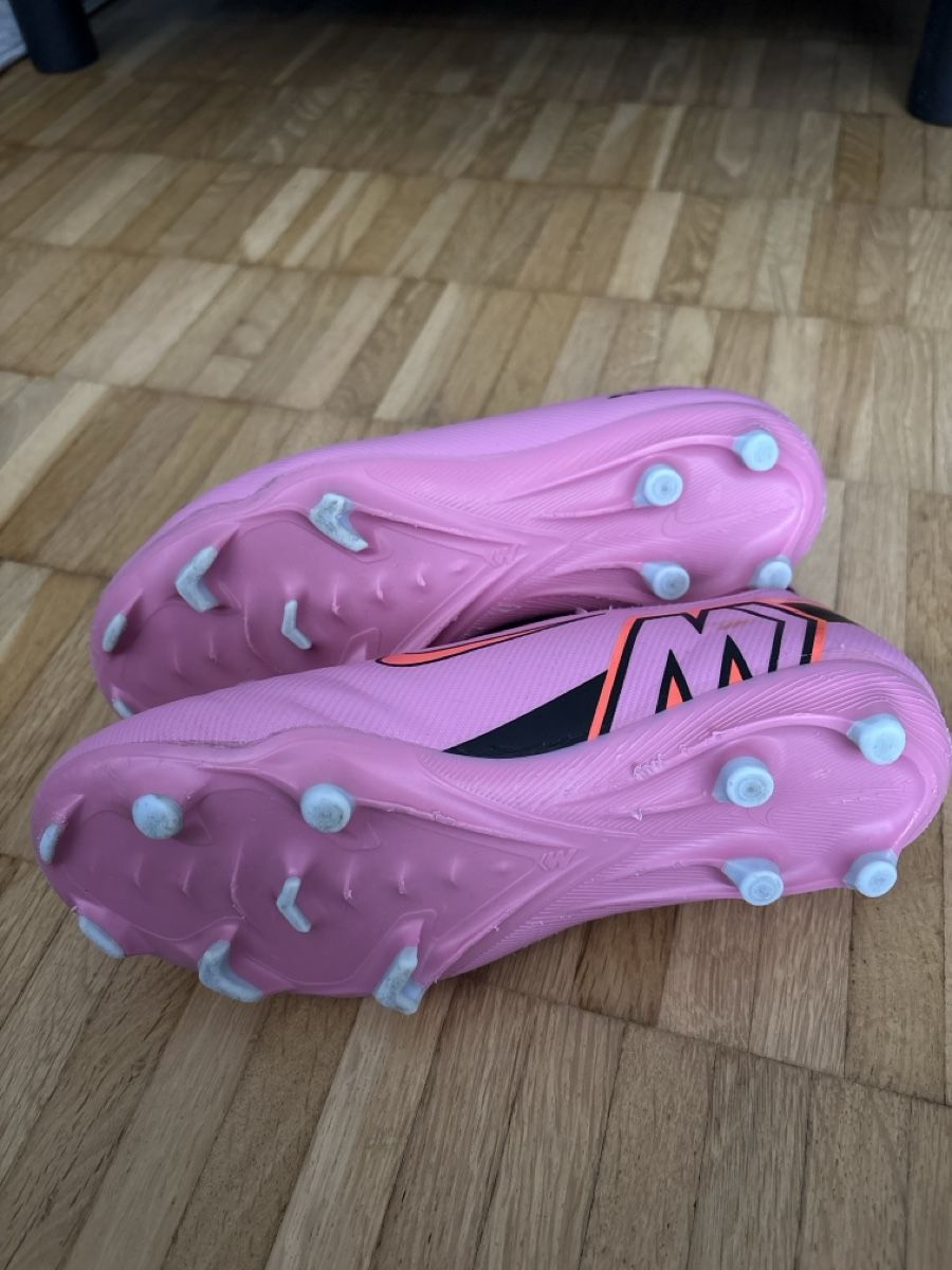 Nike Scarpe per ragazzi: Fussballschuhe Gr. 36,5 – Usato da Herisau venduto da sen_8w8b 3