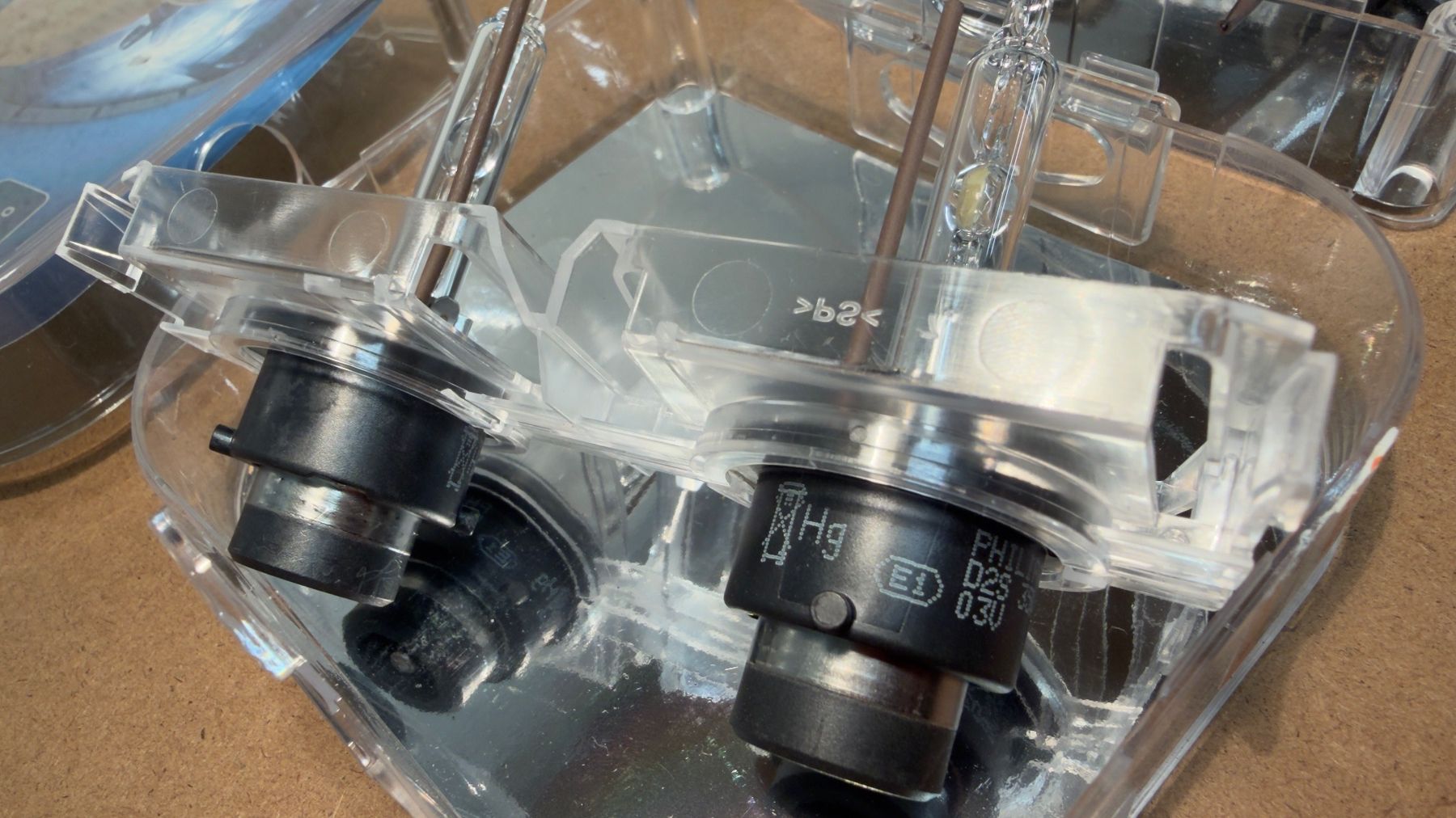 Osram Tutti pezzi di ricambio auto: Osram D2S Cool Blue Intense Xenarc 6000K 35w OVP einer Set – Nuovo e nell'imballaggio originale da Schlieren venduto da rat_lq6b 2