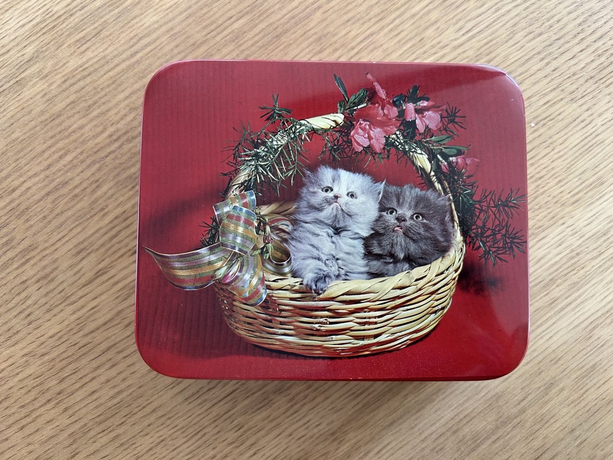 Tutte le decorazioni: Blechdose Gebäckdose Katzenkörbchen HUG AG Malters Retro – Usato da Luzern venduto da acapulco71 1