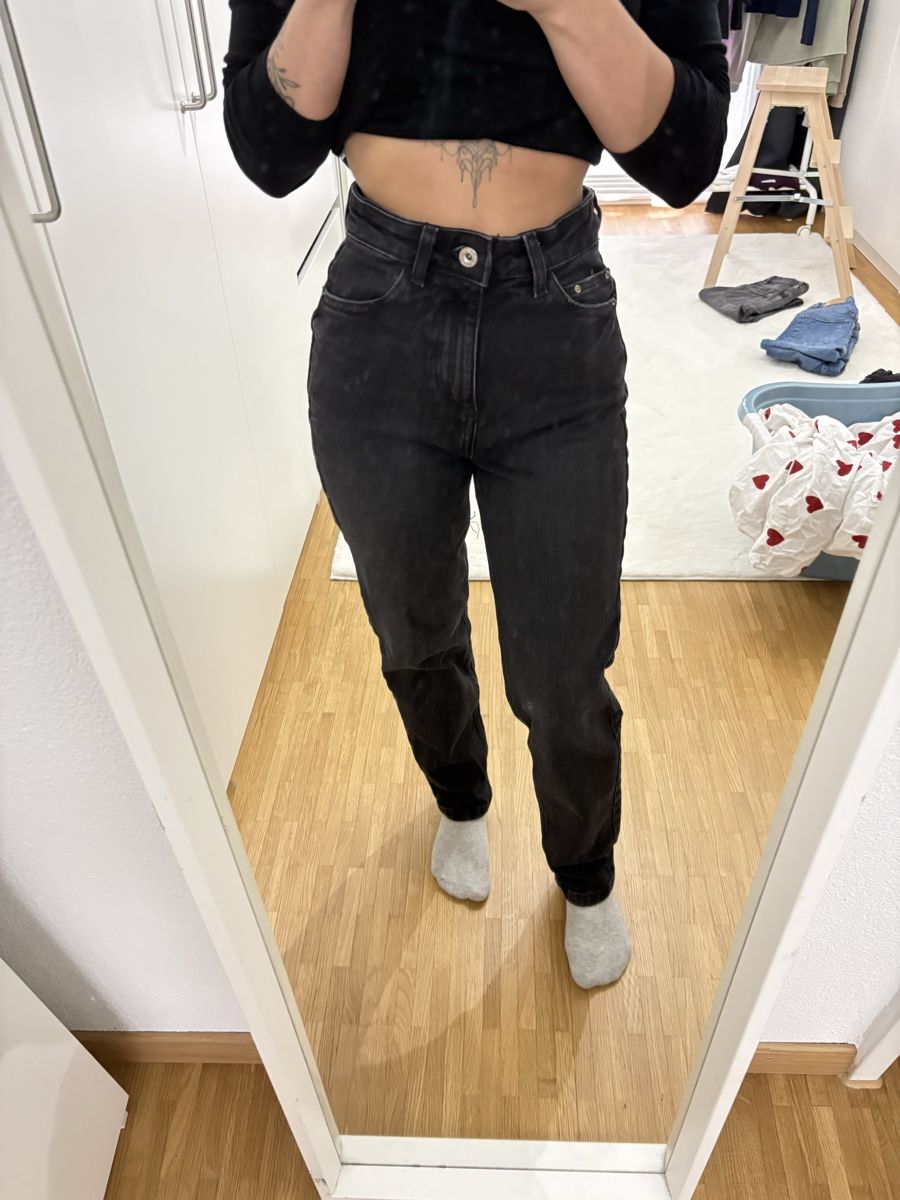 Zara Jeans: Jeans schwarz Grösse 32 gute Zustand – Usato da Ebikon venduto da luu_2x95 4