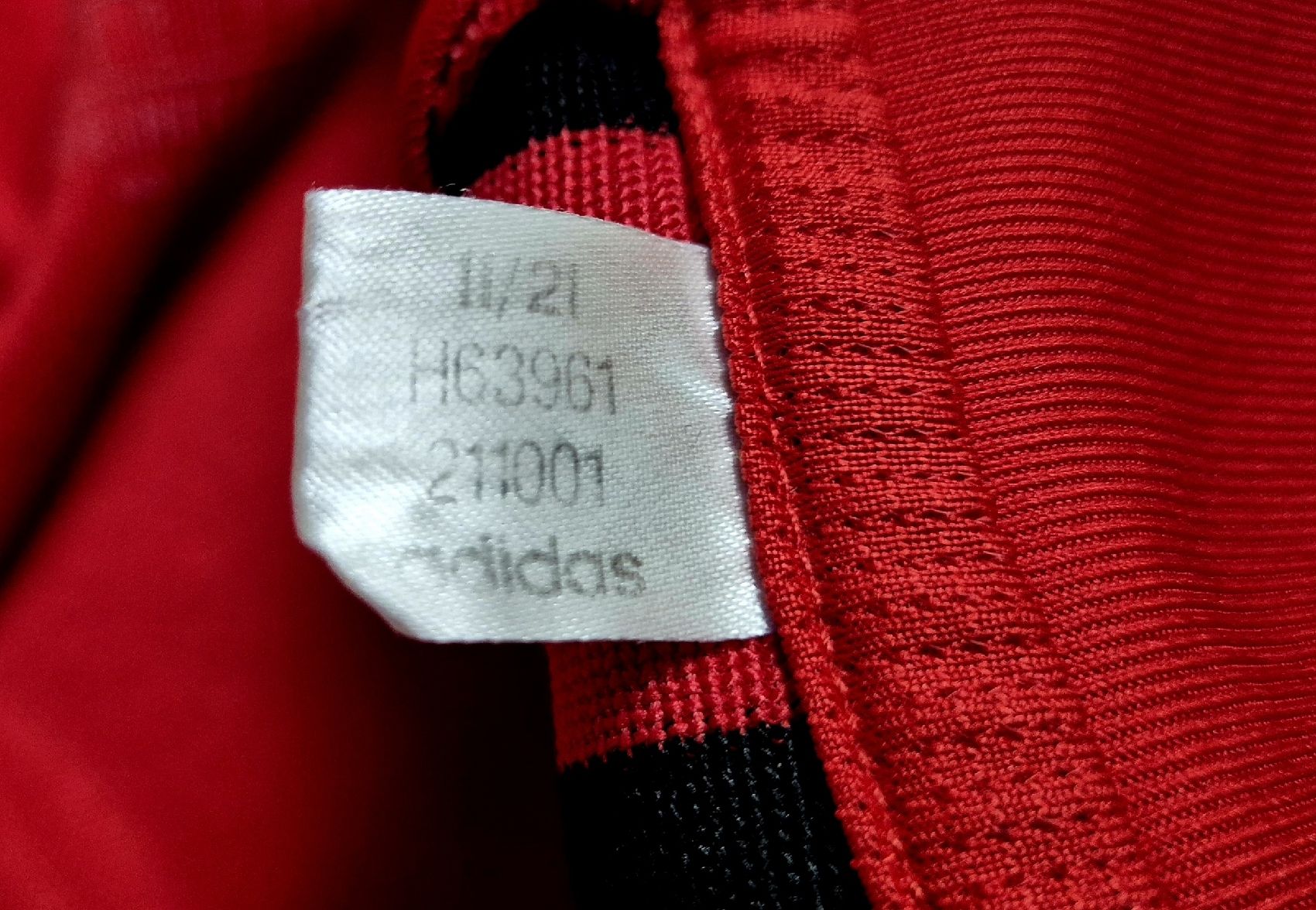 Adidas Canottiere & Pantaloni: Adidas 22/23 Training Shirt Grösse L  – Nuovo (secondo la descrizione) da St. Gallen venduto da CaliSunshine 5