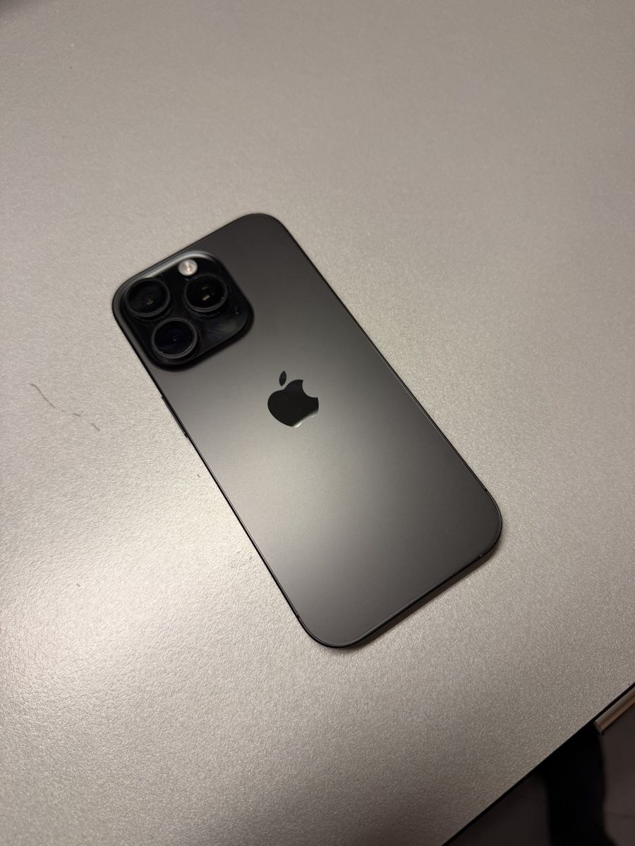 Apple Portables: Iphone 15 Pro  – D'occasion à Niedergesteln par lbayard4 1