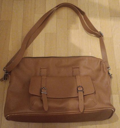 Grosszuegige Esprit Tasche in Cognacbraun