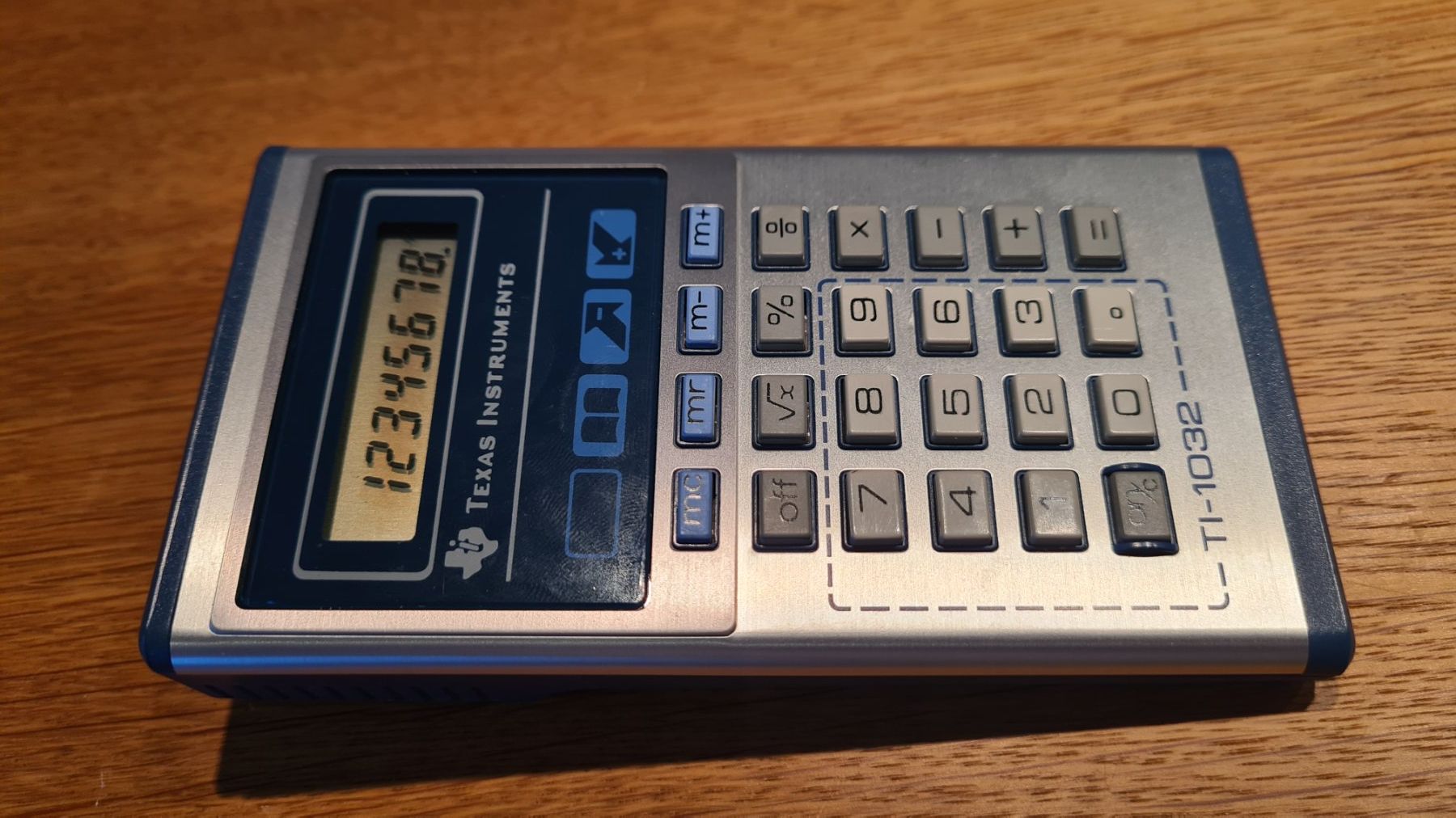 Texas Instruments Calcolatrici tascabili: Vintage TI-1032 Texas Instruments Calculator 1982 – Usato da Winterthur venduto da stufaphi 2