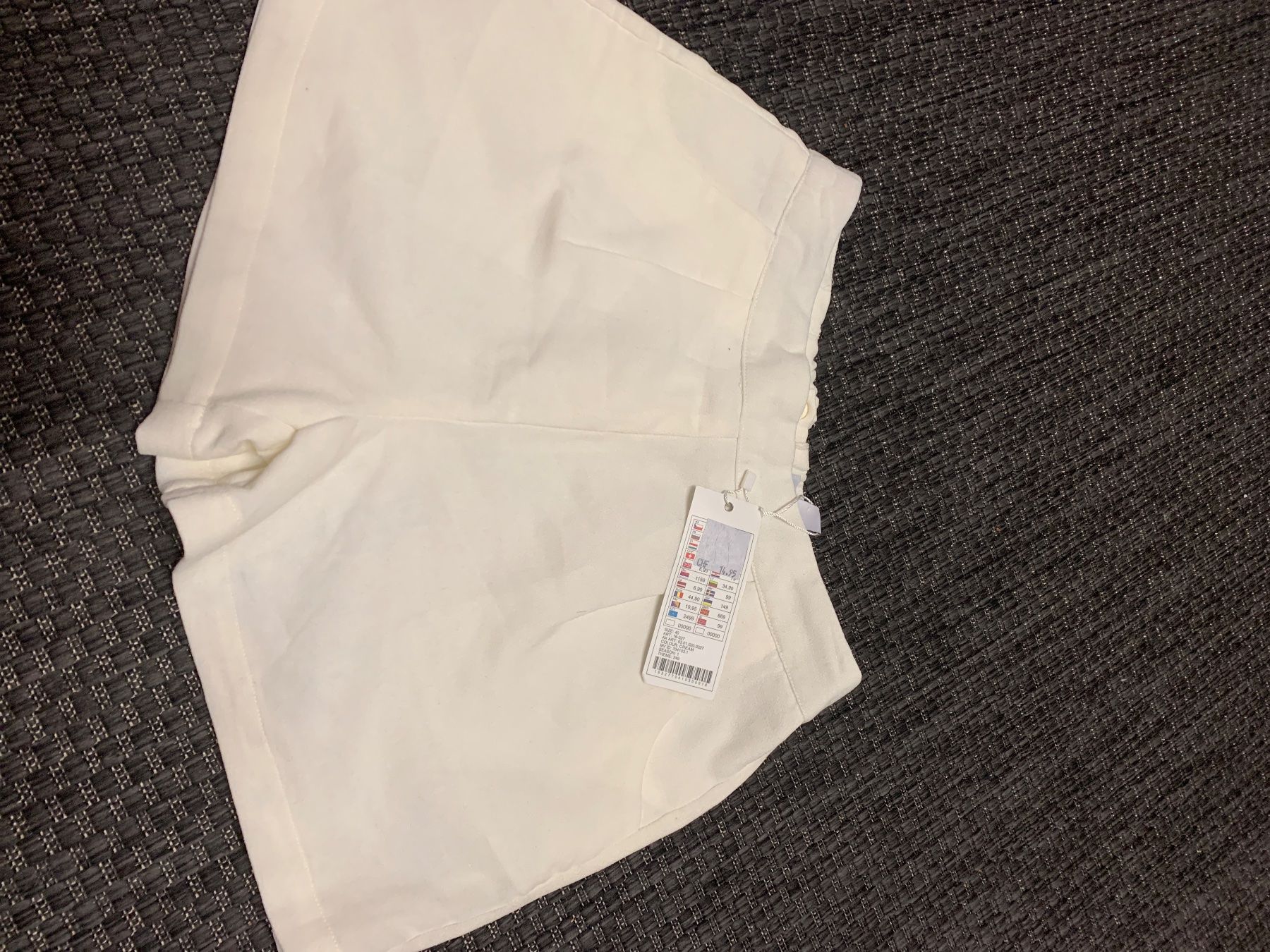 Pantaloni: Amisu eleg kurze Hose gr 40 – Usato da Bad Zurzach venduto da Cuore34