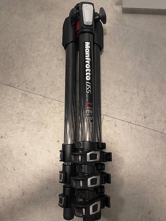Manfrotto Treppiedi & Teste: Manfrotto MT055CXPRO4 Carbon Stativ, 4 Segmente – Usato da Zürich venduto da gou_m6hp
