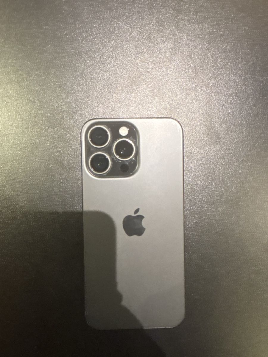 Apple Telefoni cellulari / Smartphones: Apple iPhone 15 Pro Max defekt Display  – Usato da Anglikon venduto da raf_7sml