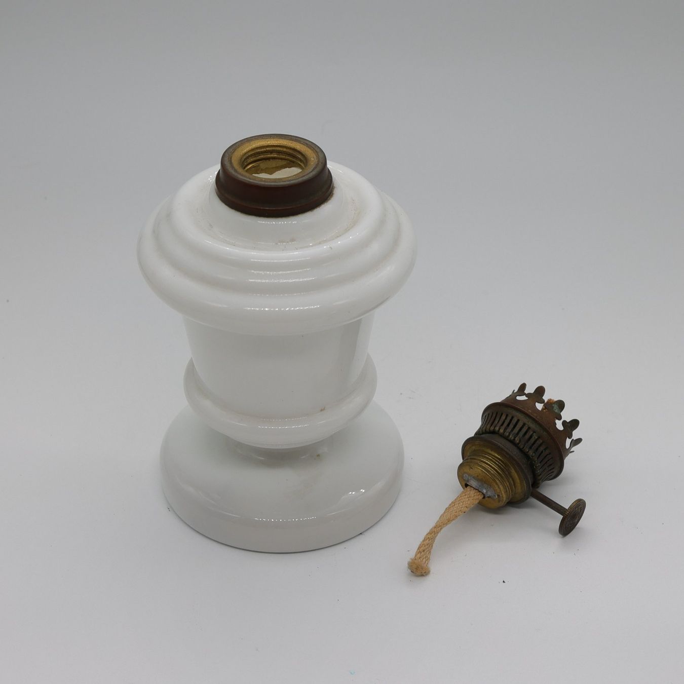 Lampes: Petroleumlampe -  Weisses Milchglas – D'occasion à Volketswil par brockipfannenstil 3