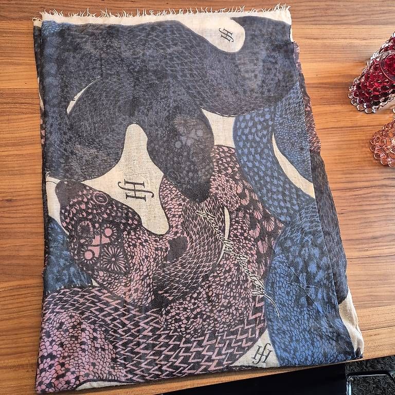 Foulard & Sciarpe: Kaschmir Schal Friendly Hunting – Usato da Meggen venduto da darcy10 3