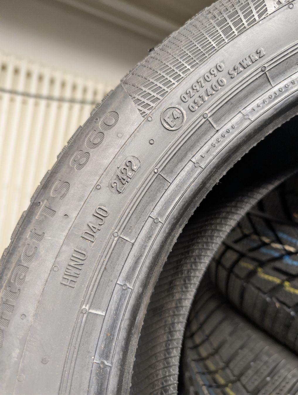 Continental Pneus & Roues: Winterreifen  – Neuf avec emballage d'origine à Dürrenäsch par Pneu-Idris 3