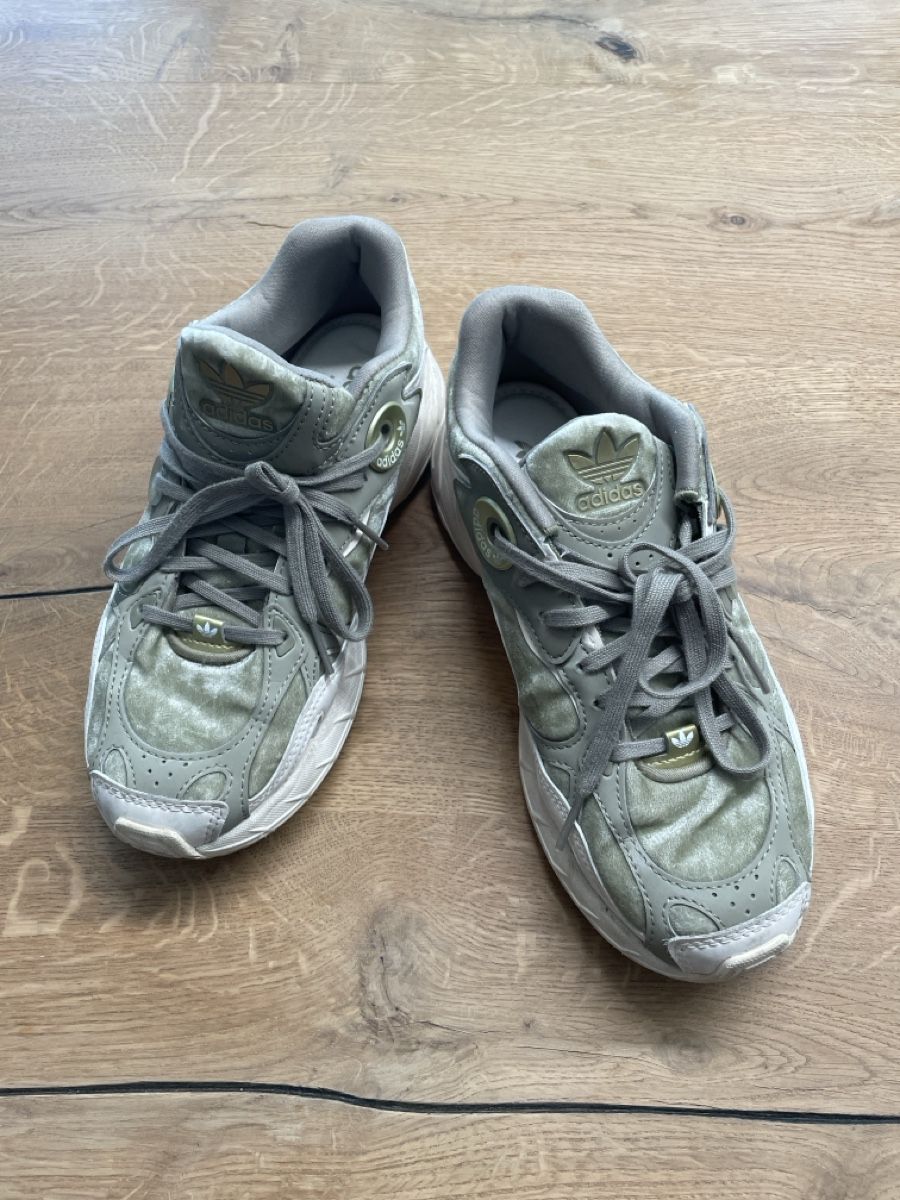 Adidas Scarpe da donna: Adidas Schuhe 36 2/3 – Usato da Thun venduto da nie_8v9b