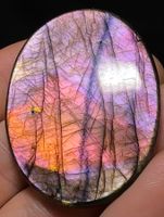 Wunderschönes Labradorit Cabochon von höchster Qualität