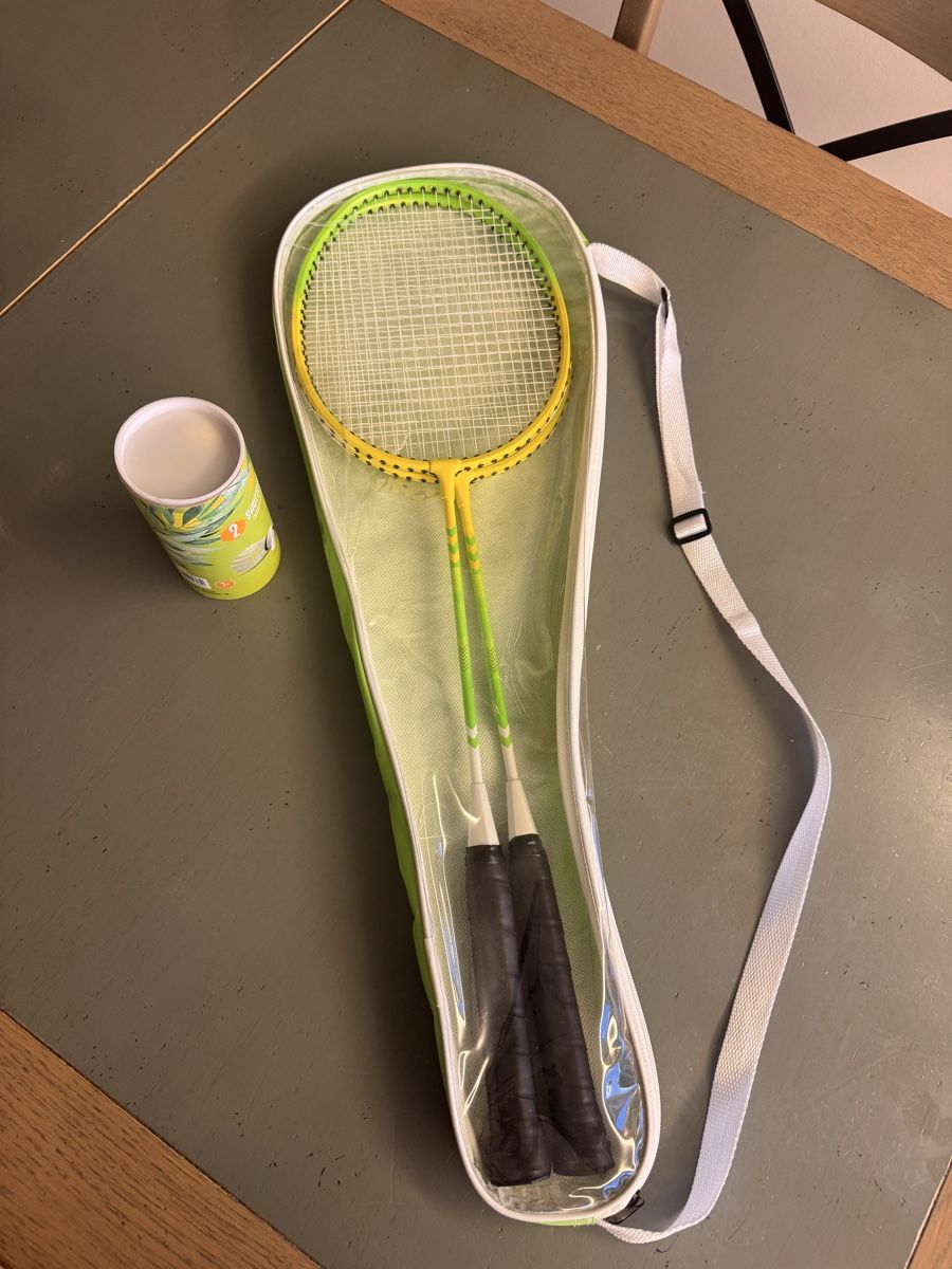 Racchette: Badminton Set 2 Racquets 2 Shuttlecocks Bag Great Summer Fun – Usato da Zug venduto da Arina2 3