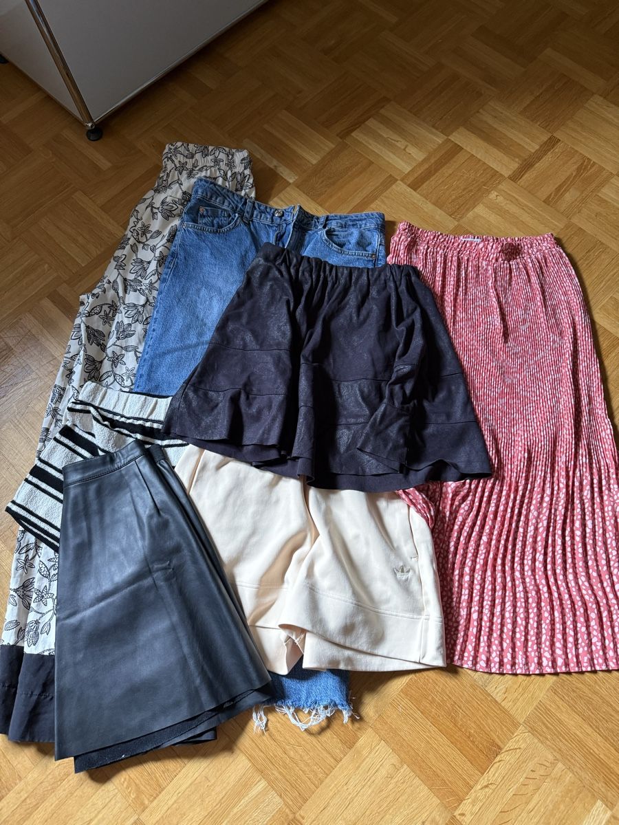 Lotti di vestiti: Kleiderpaket – Usato da Oberglatt ZH venduto da sam_vs55