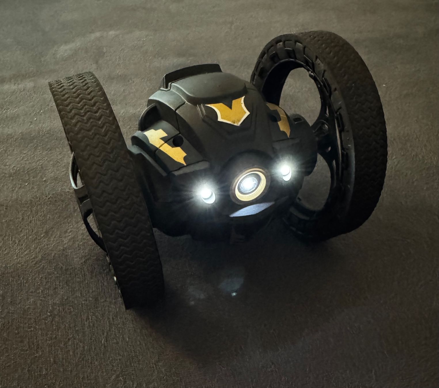 Spielzeuge: Stuntauto Crazy Jumper - ferngesteuert, springt, dreht sich – Gebraucht aus Nänikon von Jimbaran02
