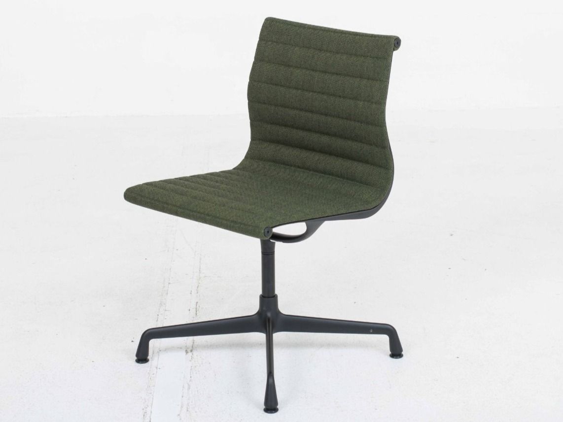 Vitra Sedie: Vitra EA 101 Dine Chair von Eames in Hopsak Nero/Forest – Usato da Zürich venduto da STUZH38