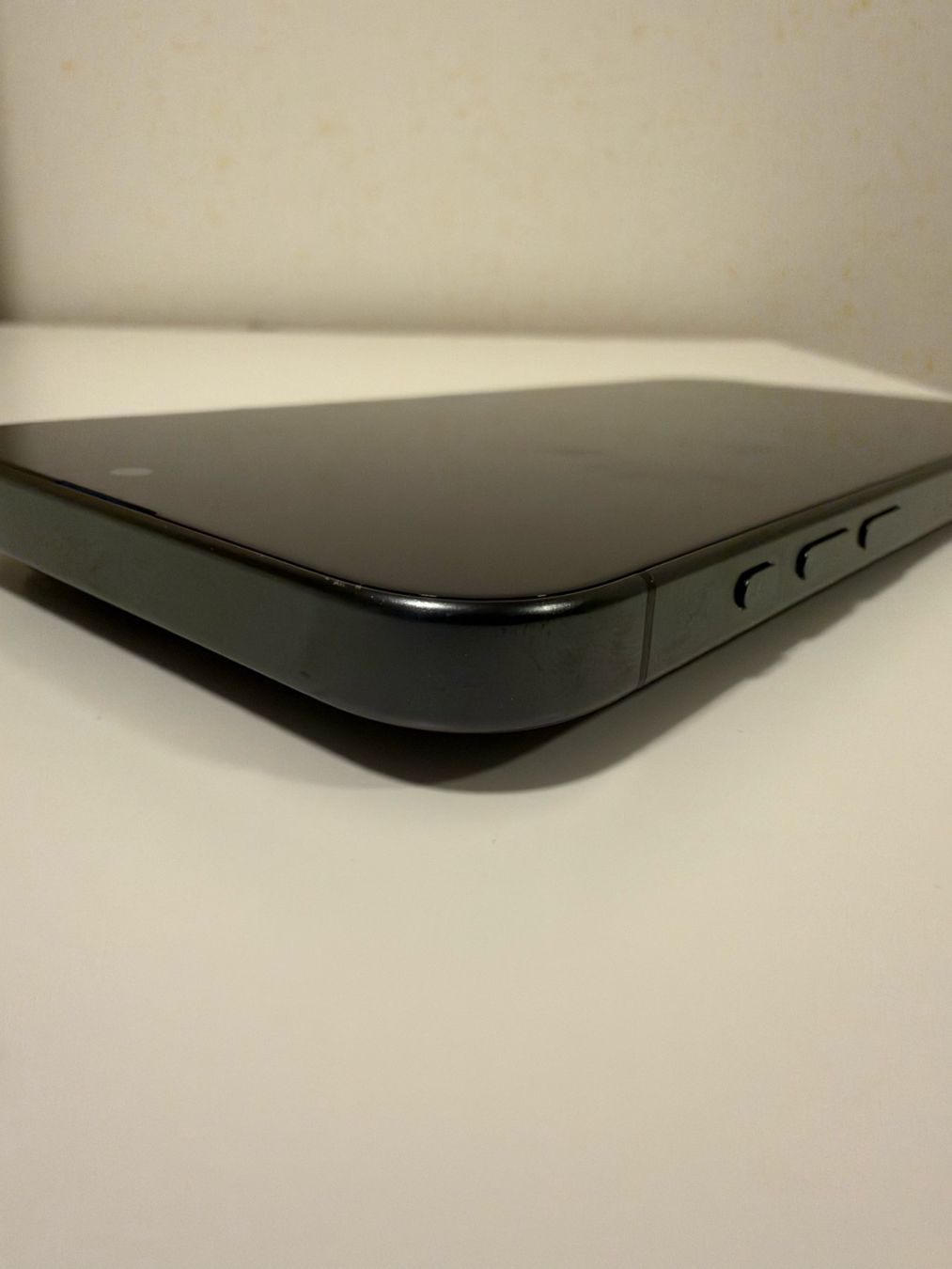 Apple Telefoni cellulari / Smartphones: iPhone 15 Pro Max 256 GB Titane Noir – Usato da Bonvillars venduto da sachakv 7