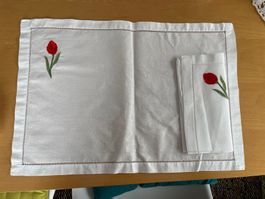 Edel: 6 Tischsets/+Servietten mit Tulpenstickereien, schön!!