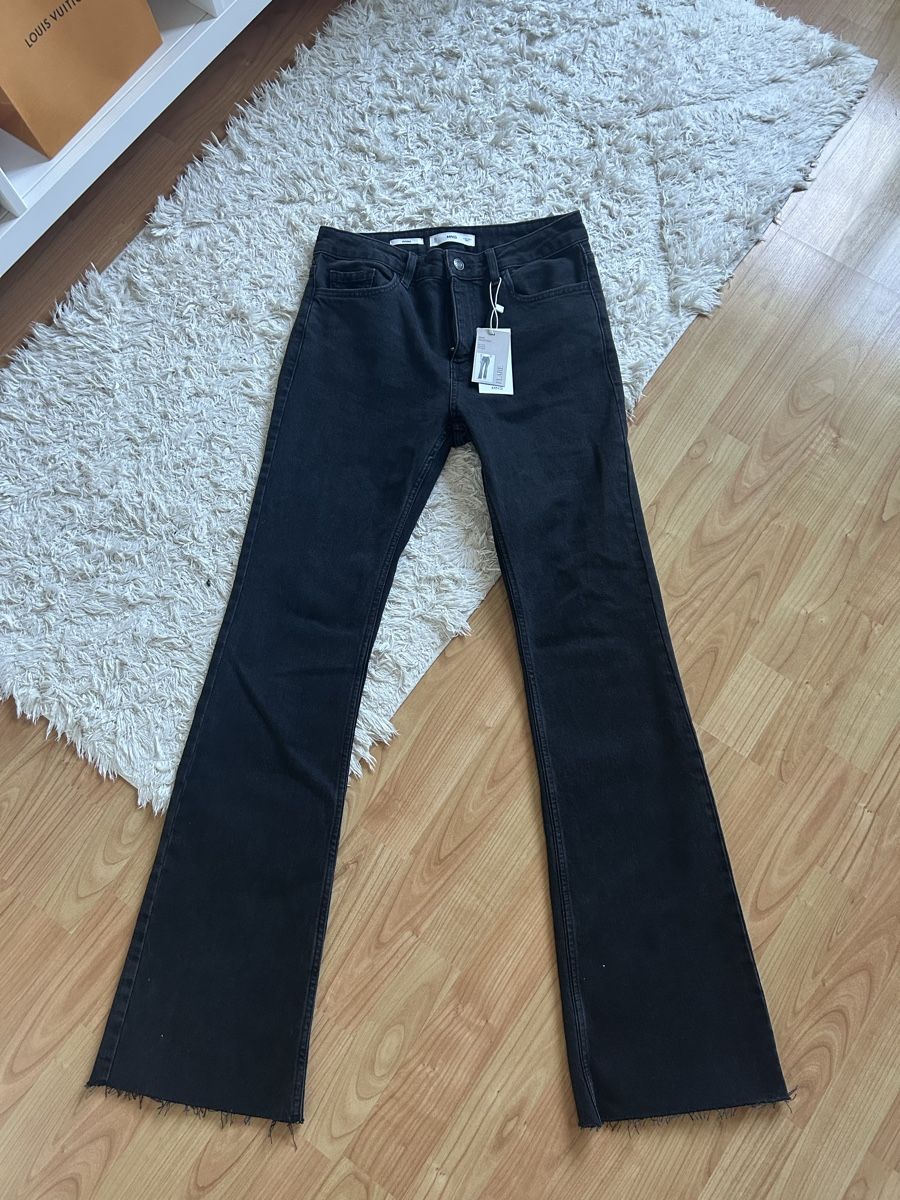 Mango Jeans: MANGO Flared Jeans schwarz – Usato da Hägendorf venduto da Anoana