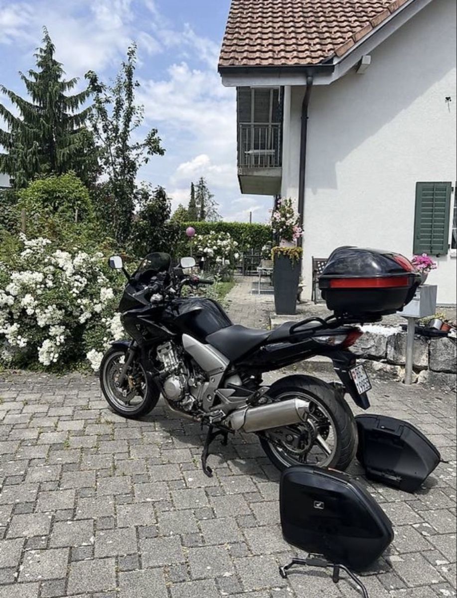 Honda Strada: Honda CBF 1000A Inkl. Topcase/Seitenkoffer – Usato da Biel/Bienne venduto da Monroe222 1