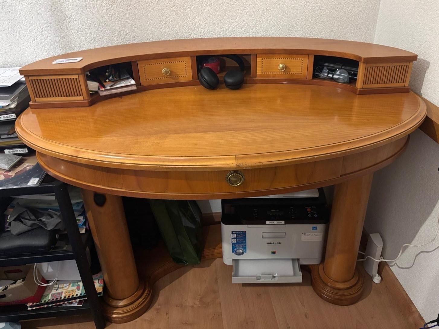 Bureaux: Selva Frisiertisch  Oval mit Stuhl – D'occasion à Utzenstorf par Horner18 1