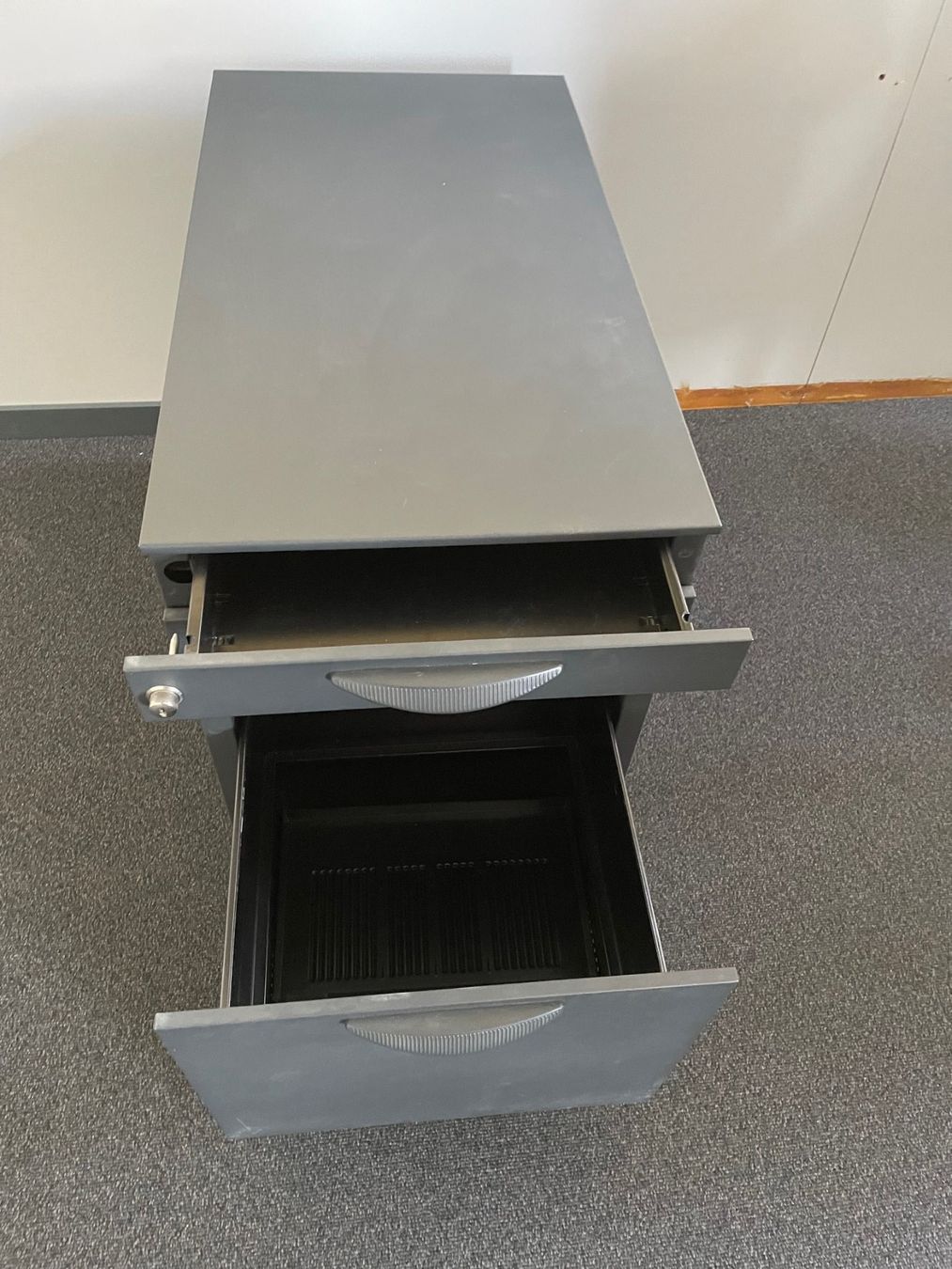 Banconi: Büro Rollcontainer Metall dunkelgrau – Usato da Frenkendorf venduto da pivot02 1