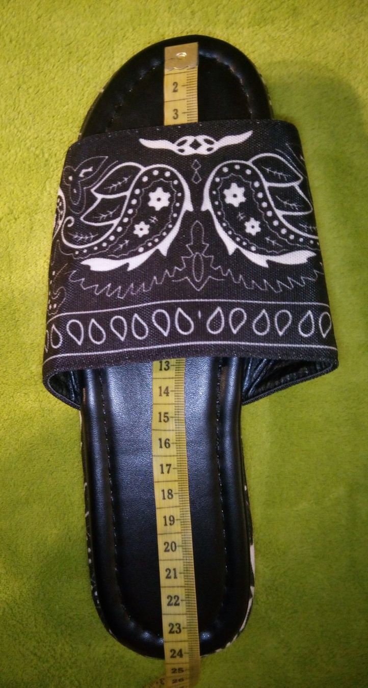 Scarpe da donna: Schwarze Sommer Pantoletten mit Muster – Nuovo (secondo la descrizione) da Werdenberg venduto da EXA-Secondhand 3