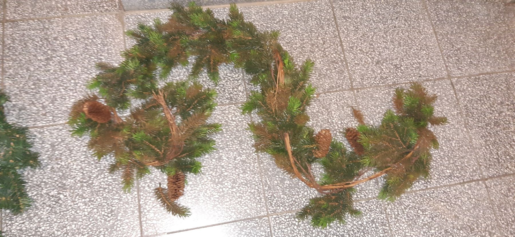Tutte le decorazioni: Tannengirlanden Deko – Usato da Richterswil venduto da ADIACE010