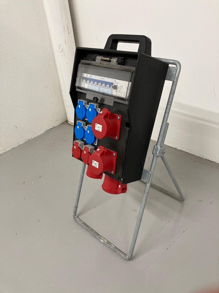 Elettrotecnica: Baustromverteiler ABL mit Gestell, ungebraucht – Nuovo e nell'imballaggio originale da Basel venduto da Gundeli-25 1