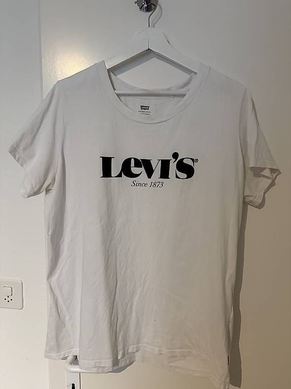 T-shirt: Levi's Shirt – Usato da Muri AG venduto da mar_svd7