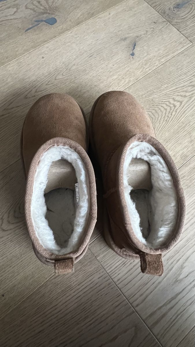 Ugg Scarpe da donna: UGG Classic Mini Platform Boots, Chestnut, Size 36 EU – Usato da Eglisau venduto da Kan_999 4