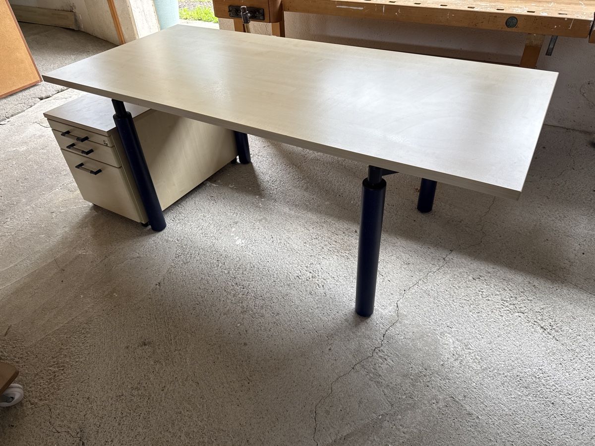 Schreibtische: Schreibtisch mit Schubladencontainer, Top Zustand! – Gebraucht aus Effretikon von ahus 1
