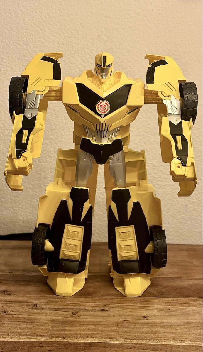 Statuette: Transformers Bumblebee Figur mit Auto-Modus (gross) – Usato da Thayngen venduto da AyhanSH