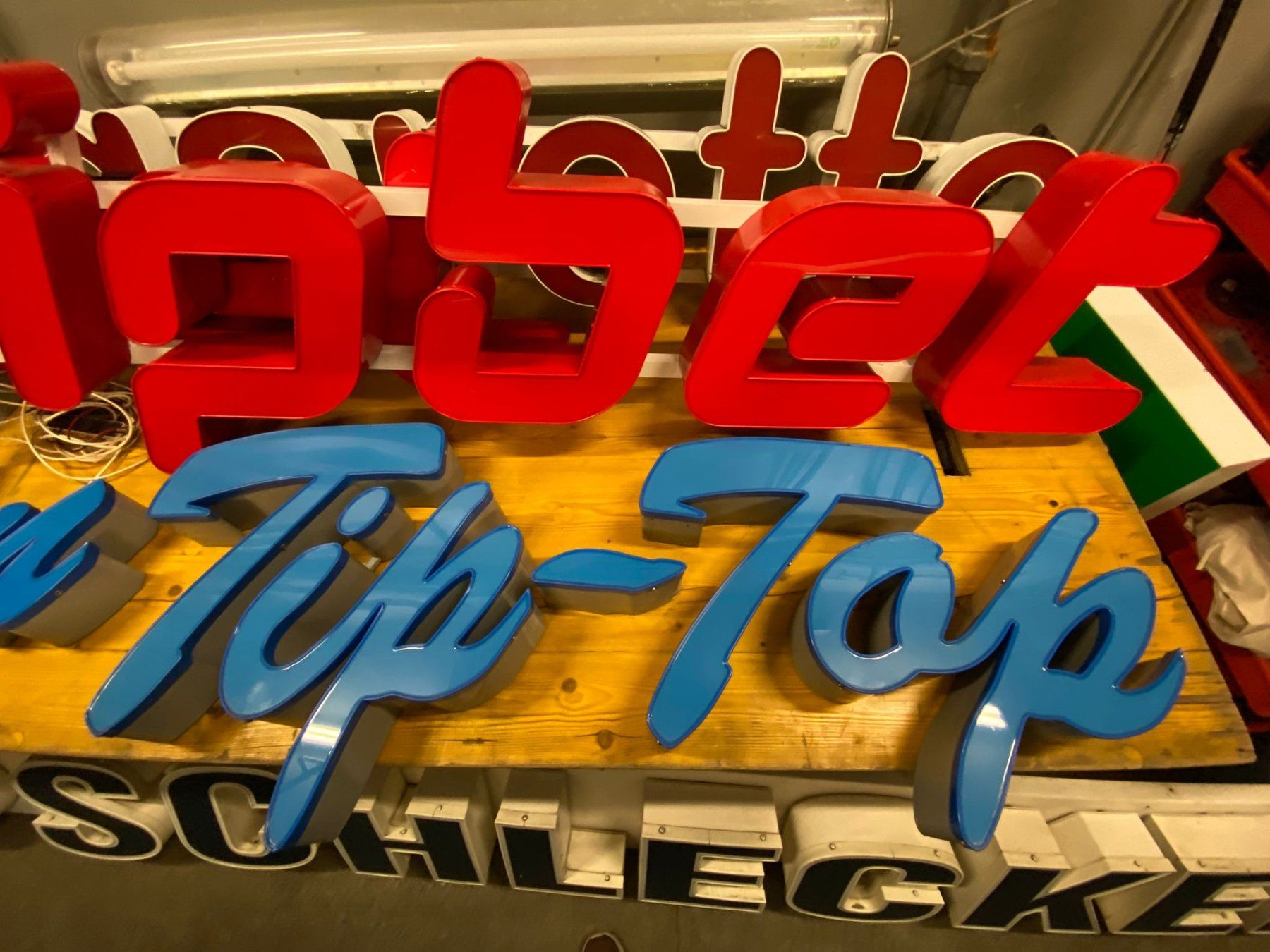 Lampen: Leuchtschrift Tip-Top – Gebraucht aus Köniz von Vintagetoys 2