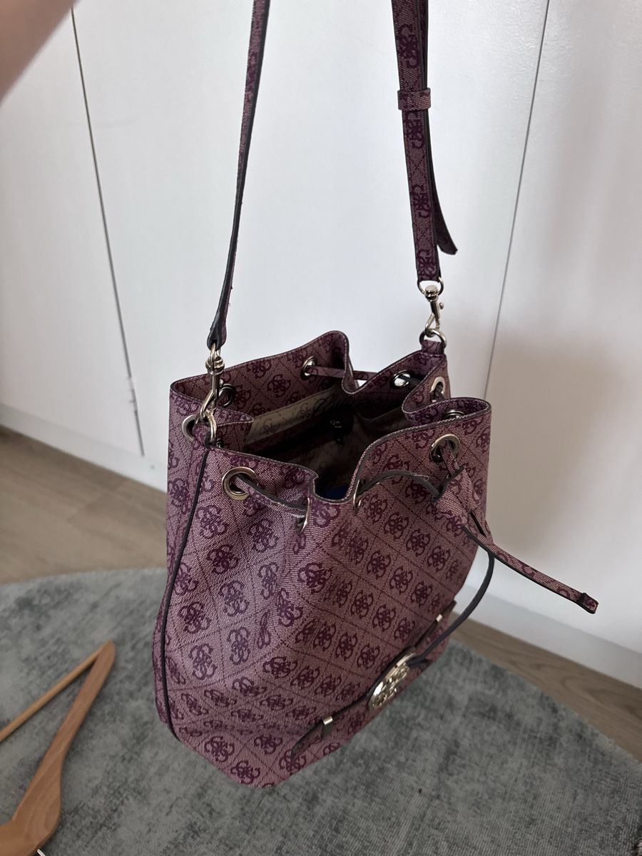 Guess Sacs femmes: GUESS Tasche – D'occasion à Gossau SG par EMK230815 1