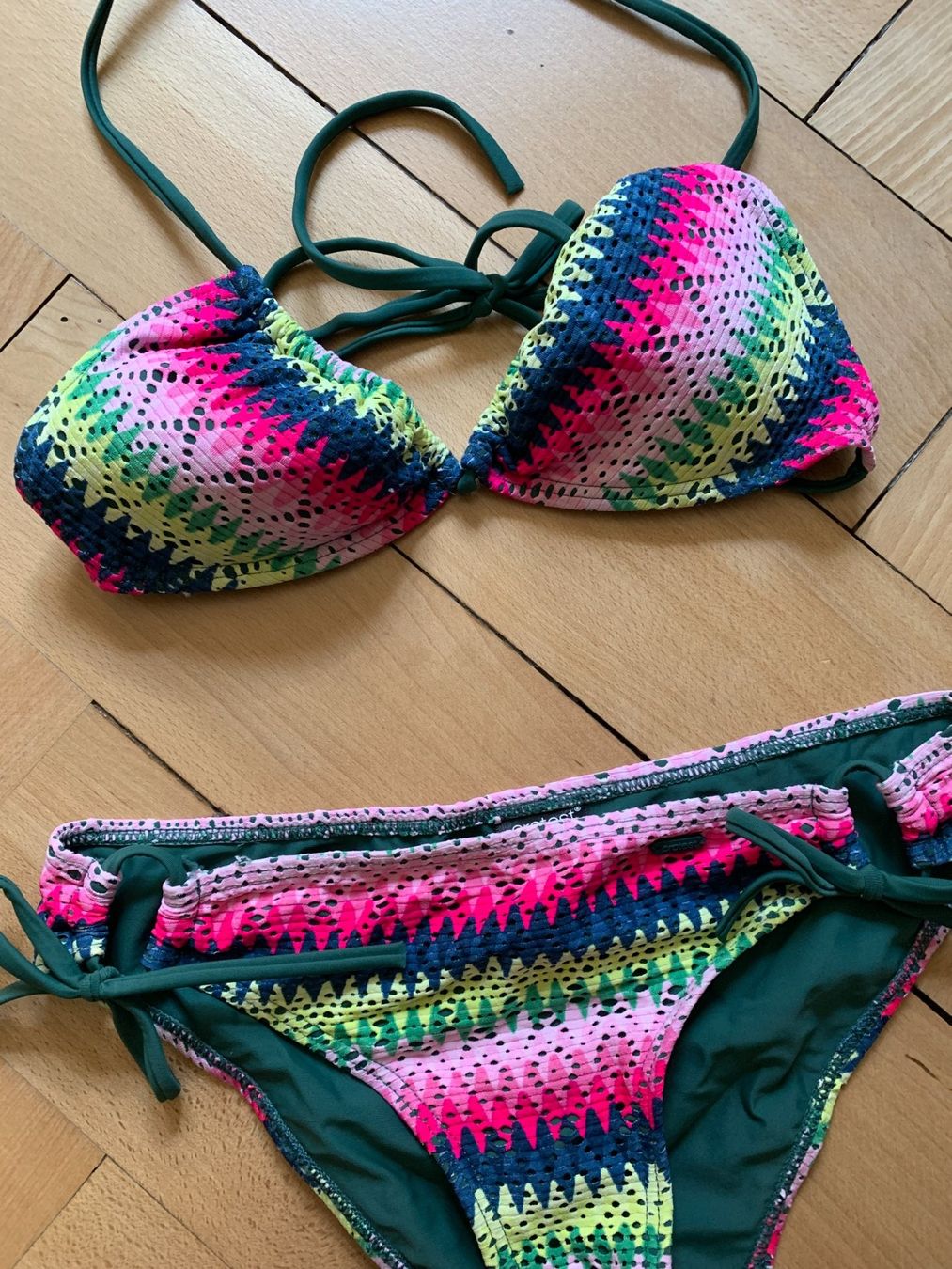 Maillots de bain & Bikinis: PROTEST - Bikini bunt gemustert 36 – D'occasion à Zürich par Diazaio 1