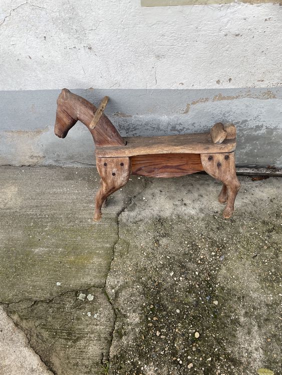 Cheval à bascule ancien en bois peint polychrome (1