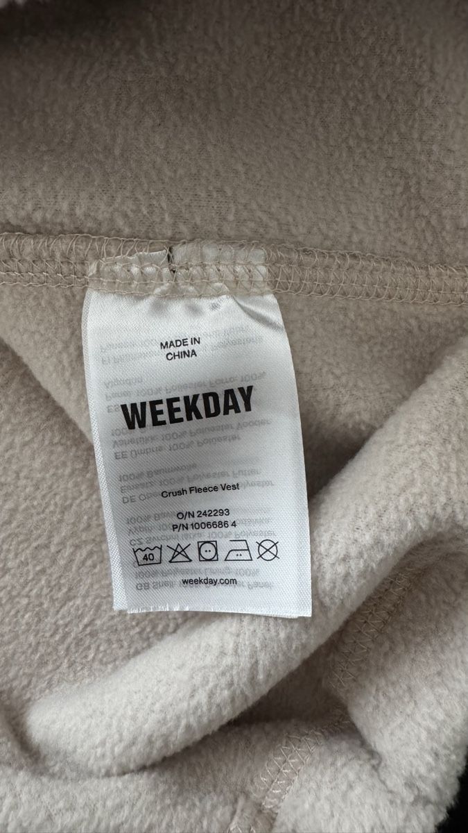 Weekday Gilets & Westen: Fleece Vest Beige, XS von Weekday – Gebraucht aus Zürich von Aya03 4