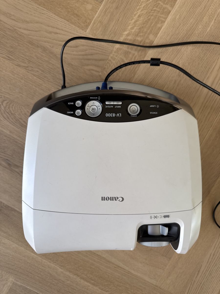 Canon Videoprojektoren: Projecteur Canon LV-8300 – Gebraucht aus Geneve von pupykina 1
