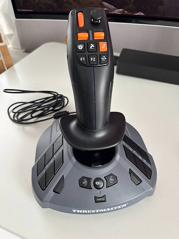 Thrustmaster Manettes: Thrustmaster SimTask FarmStick  Joystick für Simulation – Neuf (Voir description) à Schönenwerd par Scottsparker