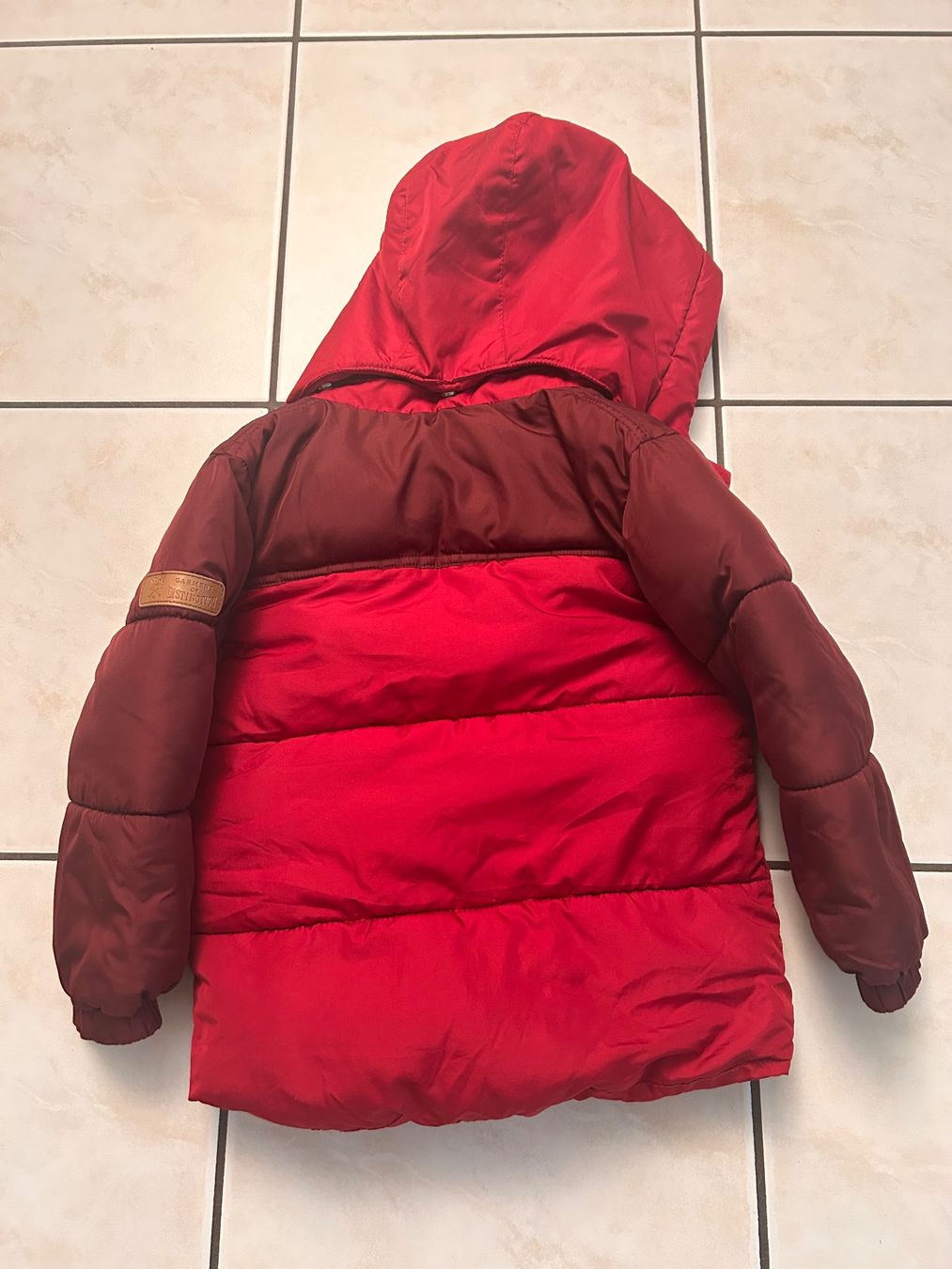Giacche & Cappotti: Winterjacke rot mit Fell Gr. 98 – Usato da Alpnach Dorf venduto da tri_nf5d 1