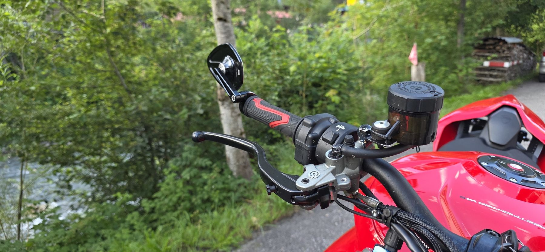 Ducati Strada: Ducari Streetfighter V4s mit Garantie – Usato da Achseten venduto da heavyXII 3