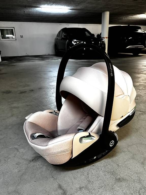 Cybex Seggiolini per auto: Baby Autoschale CYBEX Cloud T i-Size – Usato da Schindellegi venduto da ana_s87f 3