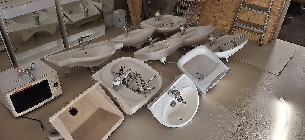 Spiegelschränke: Spiegelschrank / Lavabo – Gebraucht aus Uttigen von mic_87nh