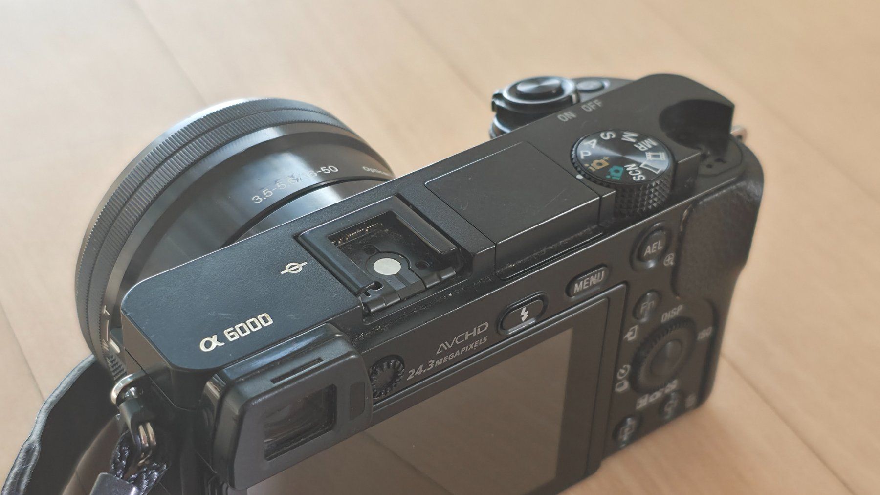 Sony Fotocamera: Sony Alpha 6000 mit 16-50mm Objektiv, APS-C Kompaktkamera – Usato da Winterthur venduto da Swissalbi 1