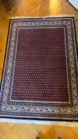 Grand tapis persan vintage fond rouge à motifs traditionnels